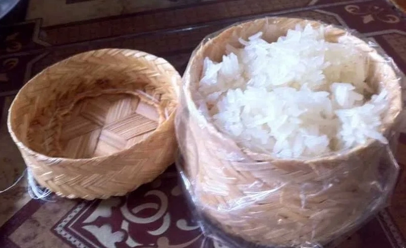 CMLocals Chiang Mai Locals Cost of Living local market food stall with cooked rice and vegetables